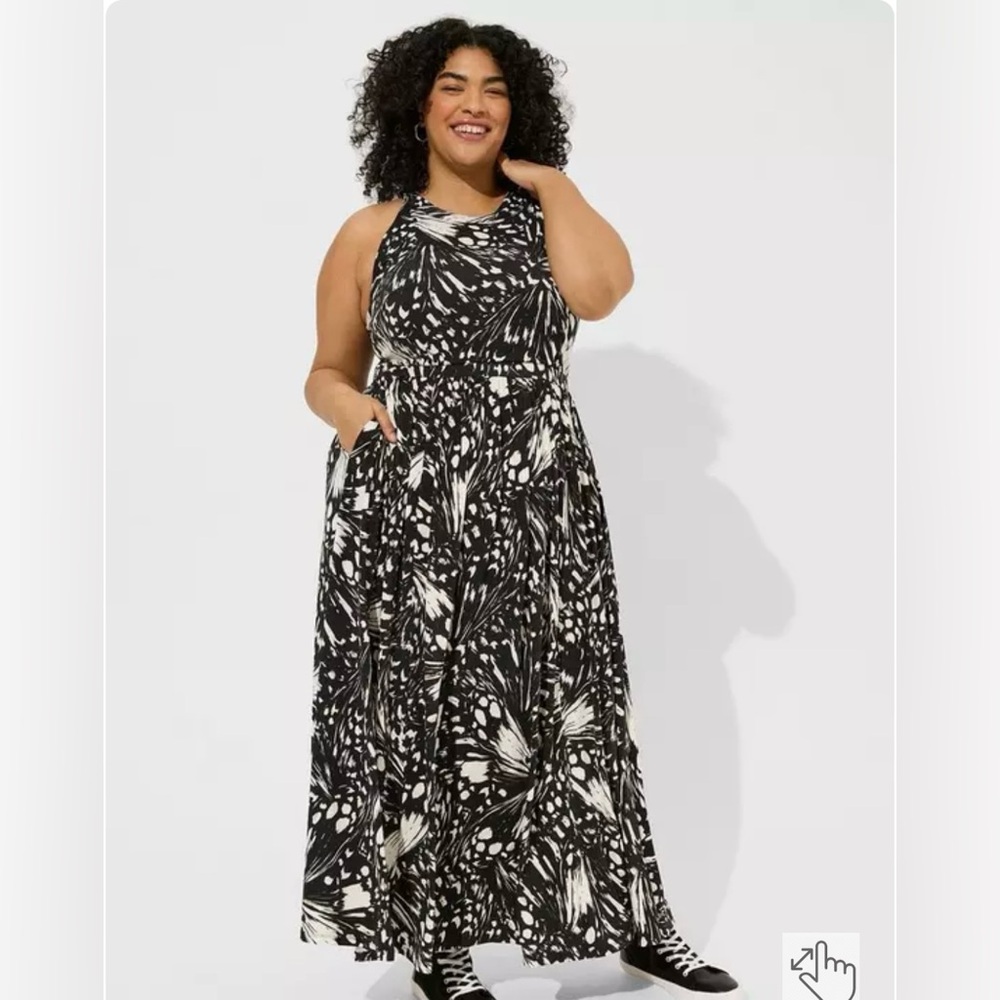 Torrid Black White Maxi Halter Neckline Sleeveless Dress 1X Stretch with Pockets